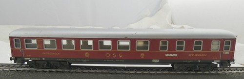 Roter personenwagen - roter,